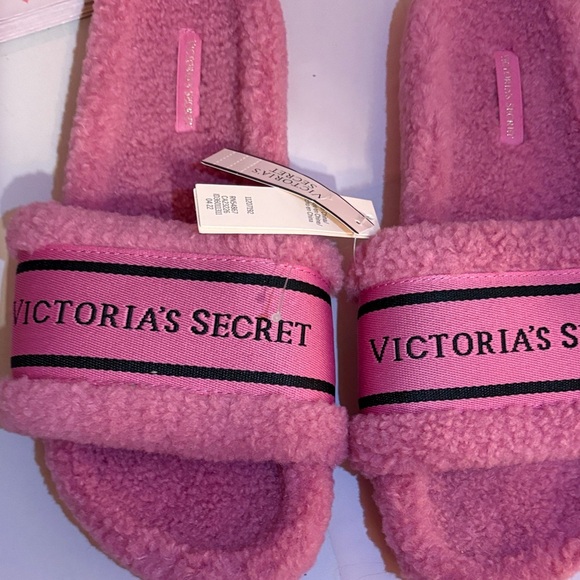 NEW 🩷🩷🩷Victoria's Secret Pink Plush Slippers - Picture 4 of 8